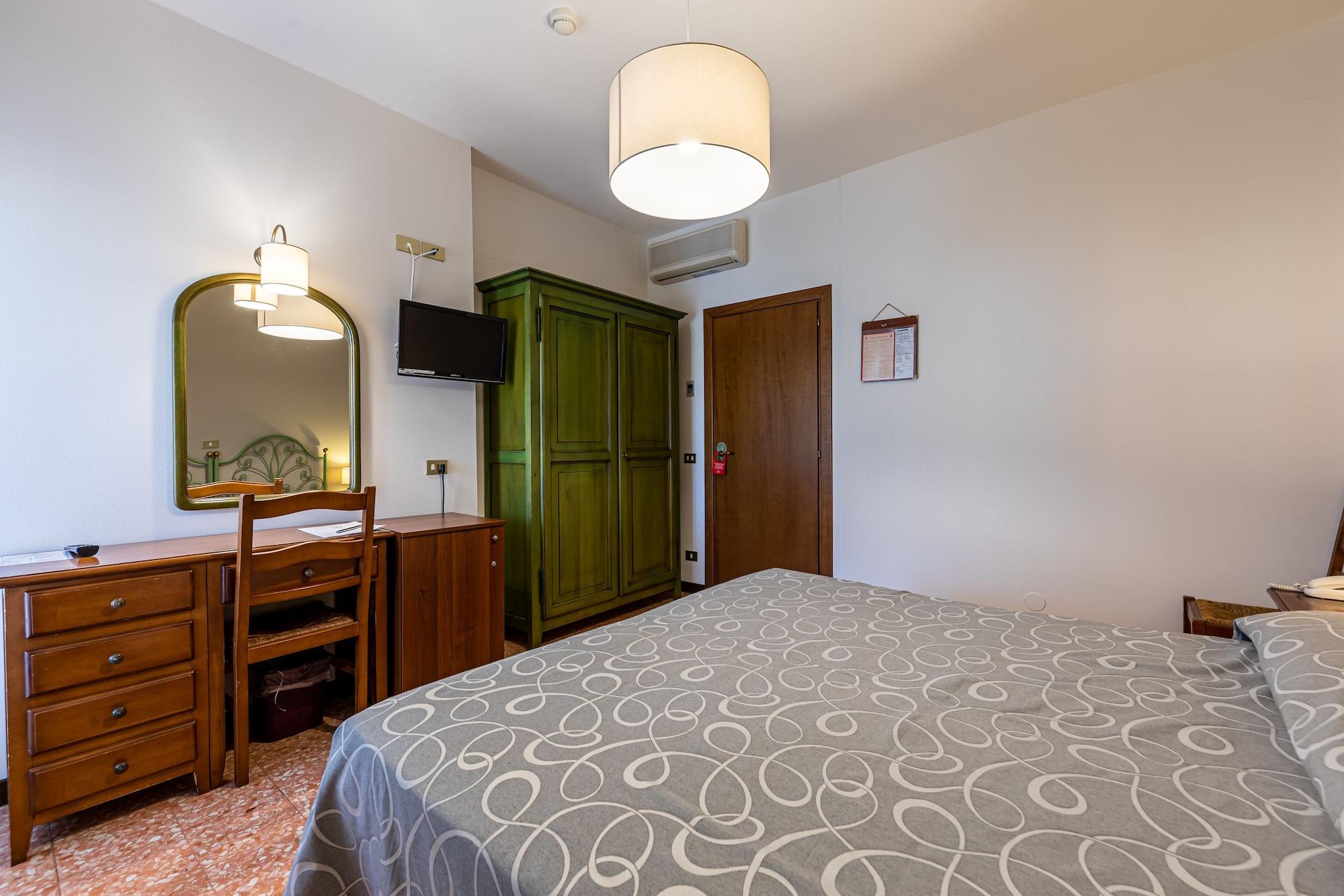 Hotel Bisesti ***S Garda  Zewnętrze zdjęcie