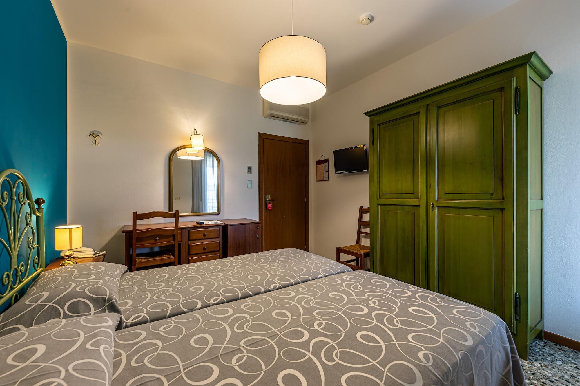 Hotel Bisesti ***S Garda  Zewnętrze zdjęcie