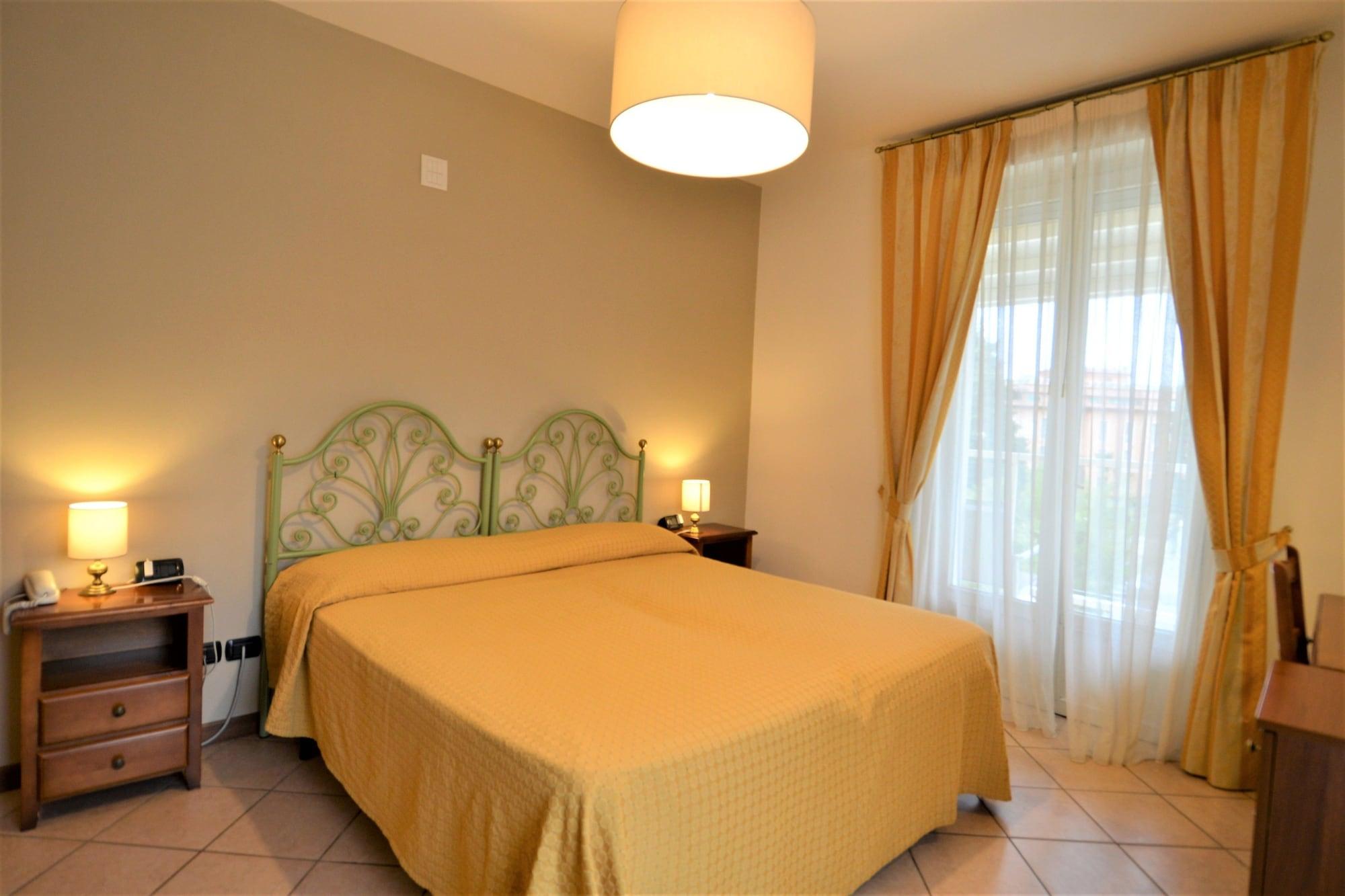 Hotel Bisesti ***S Garda  Zewnętrze zdjęcie
