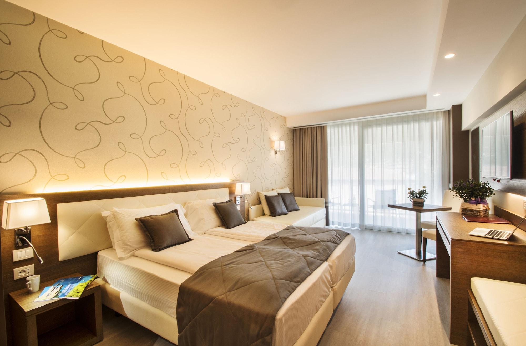 Hotel Bisesti ***S Garda  Zewnętrze zdjęcie