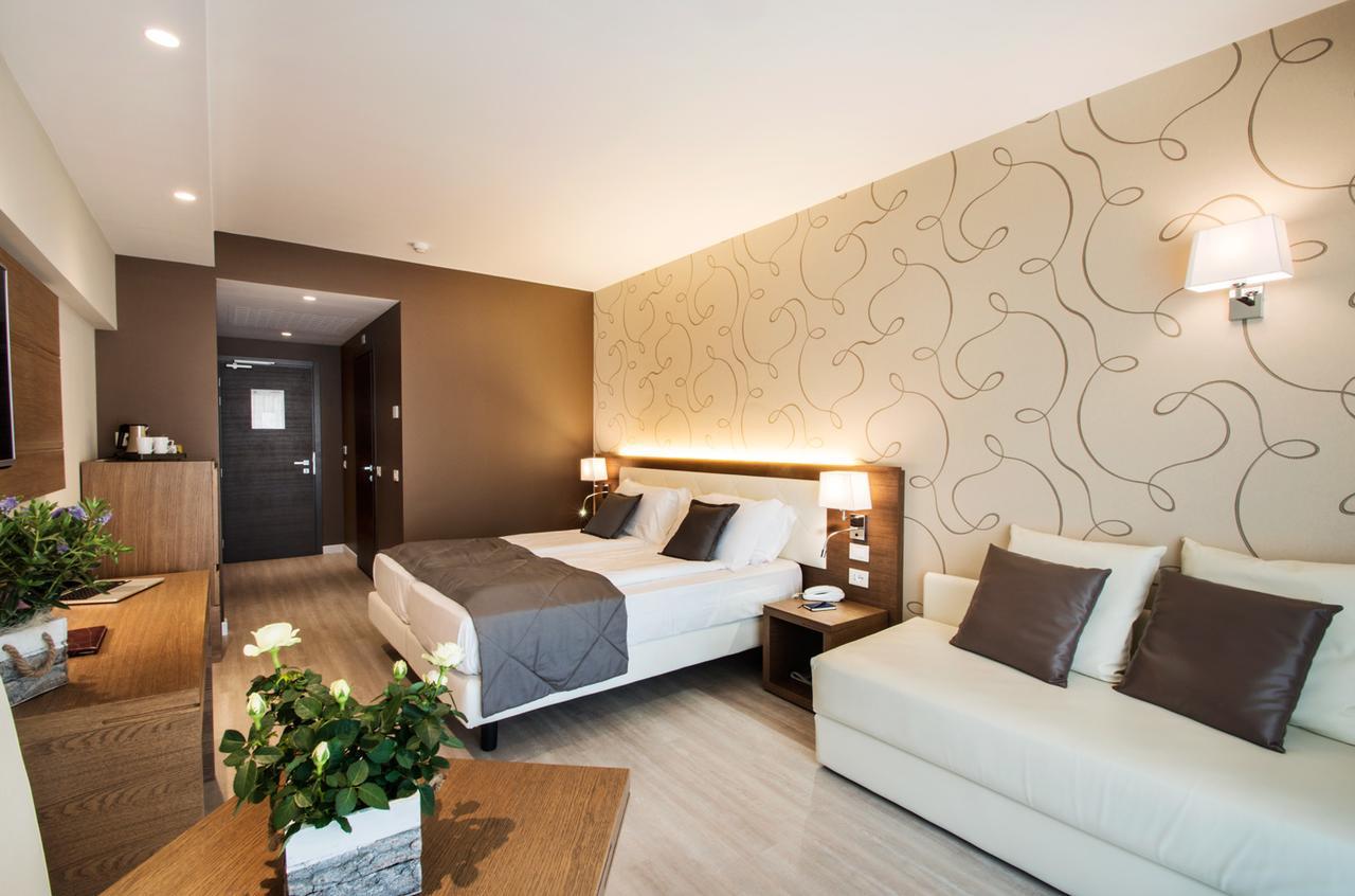 Hotel Bisesti ***S Garda  Zewnętrze zdjęcie
