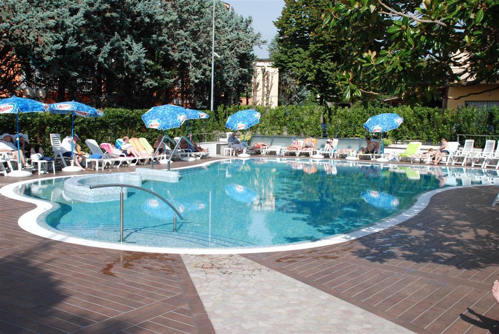 Hotel Bisesti ***S Garda  Zewnętrze zdjęcie